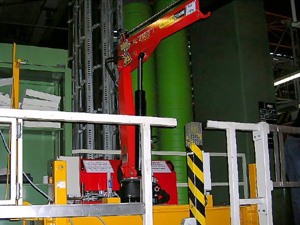 Carro complemento con grúa telescópica desplegada