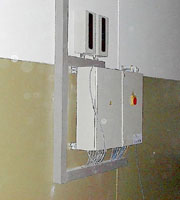 Armario de mandos eléctrico, ubicado