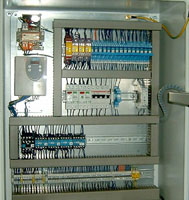 Detalle del cuadro de mandos eléctrico